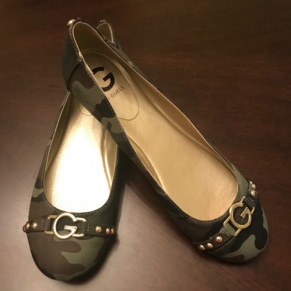 guess rubber shoes price